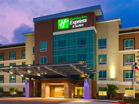 Holiday Inn Express & Suites .